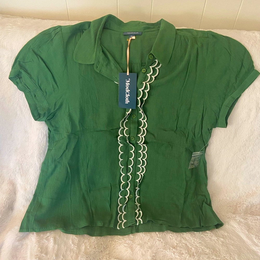 NWT Mod Cloth Green Button Up